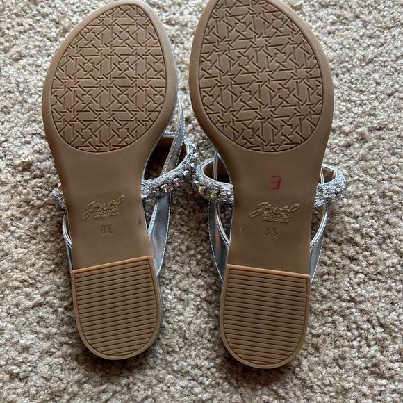 Badgley Mischka NWOT Jewel Collection Silver Sandals with Crystals Size 8.5 - Picture 7 of 7